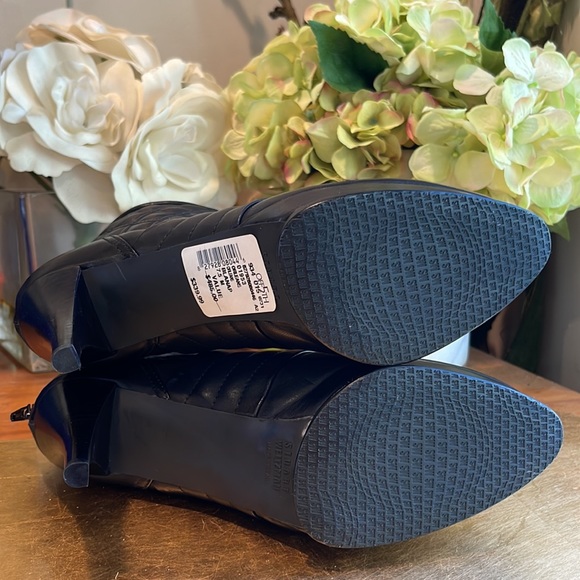 NWT! Stuart Weitzman Platform Booties / Never Worn! - Picture 12 of 14
